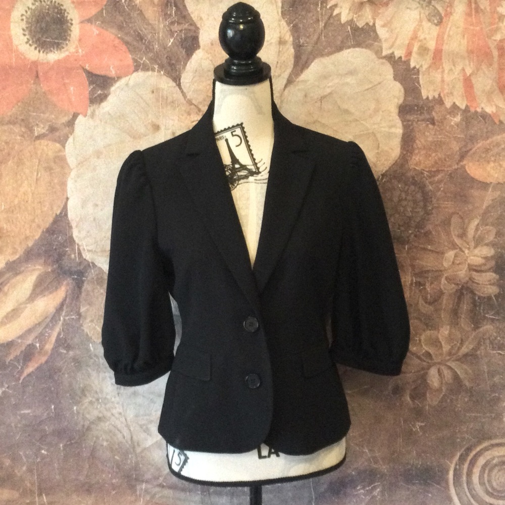 BCBG MAX AZRIA 3/4 sleeve blazer